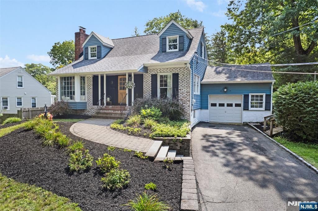 32 Foothill Drive
