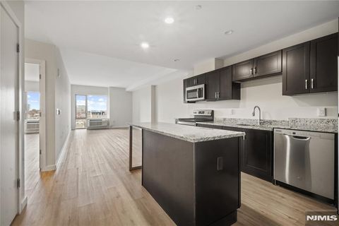 Photo of 69 Main St #1406, Fort Lee, NJ 07024 (MLS # 25042463)