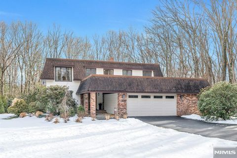 Photo of 359 Hillview Ter, Franklin Lakes, NJ 07417 (MLS # 26001121)