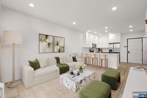 Photo of 333 Bergen Blvd #422, Fairview, NJ 07022 (MLS # 26007032)