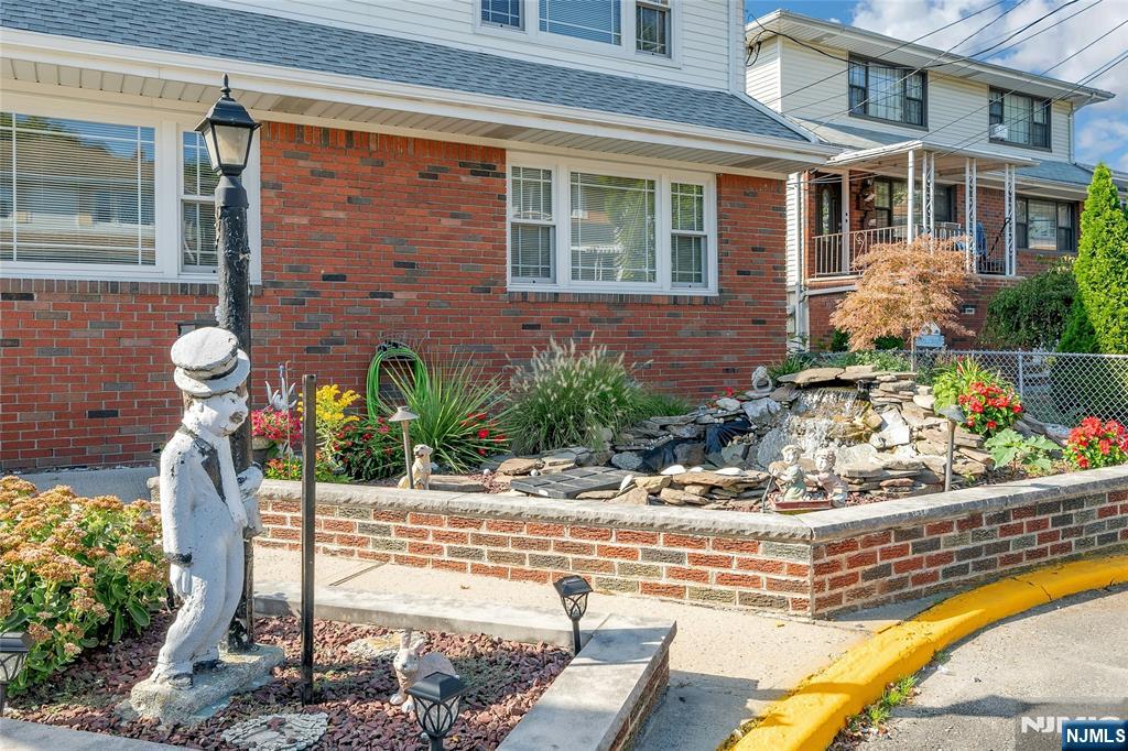 9 Carlen Court