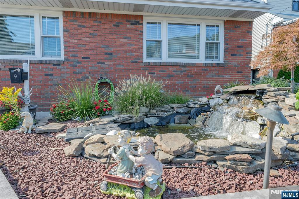 9 Carlen Court