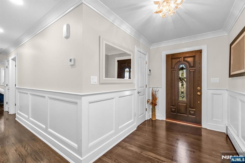 Photo of 146 Lawrence Drive, Paramus, NJ 07652 (MLS # 25034277)