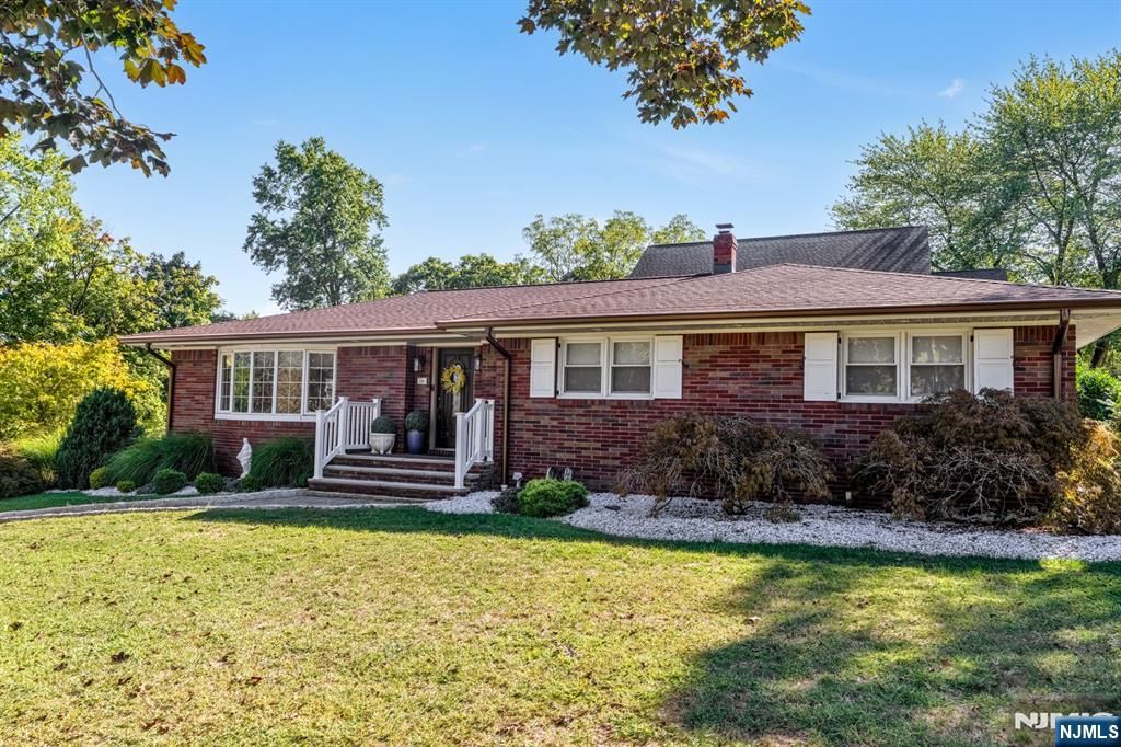 Photo of 146 Lawrence Drive, Paramus, NJ 07652 (MLS # 25034277)