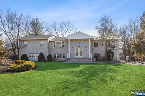 Photo of 562 Franklin, Franklin Lakes, NJ 07417 (MLS # 25043354)