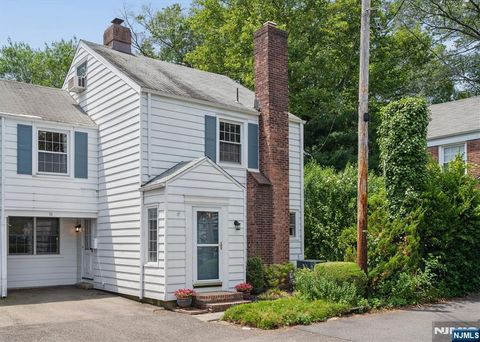 Photo of 14 Bancroft Place, Fair Lawn, NJ 07410 (MLS # 26017368)