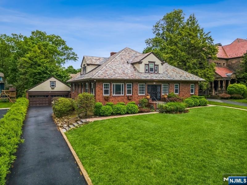 Property for Sale at 274 Ridgewood Ave, Glen Ridge, New Jersey - Bedrooms: 5 
Bathrooms: 5 
Rooms: 12  - $1,650,000