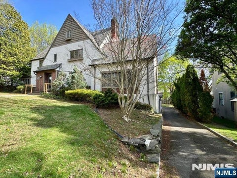 Photo of 112 Oxford Place, Glen Rock, NJ 07452 (MLS # 26040535)