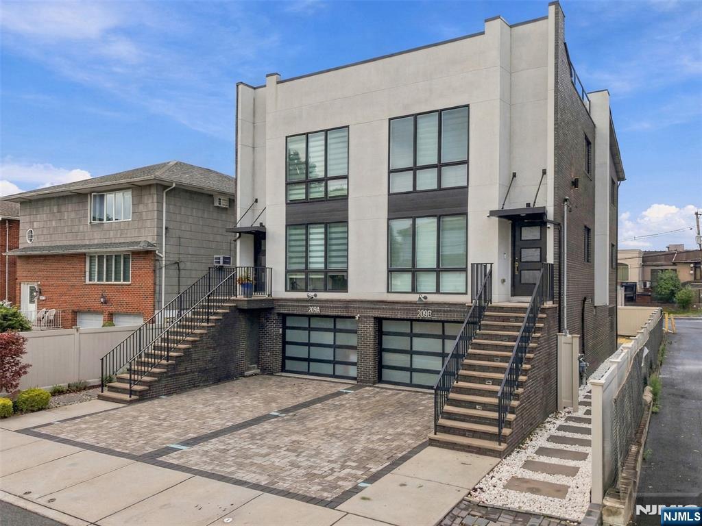 209 Wayne Avenue A