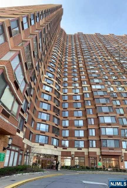 Rental Property at 100 Old Palisade Rd 3201, Fort Lee, New Jersey - Bedrooms: 1 
Bathrooms: 1 
Rooms: 4  - $2,900 MO.