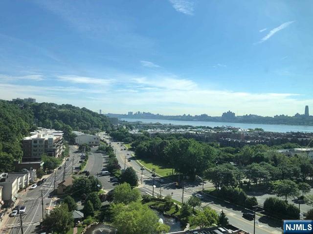 1611 Hudson Park