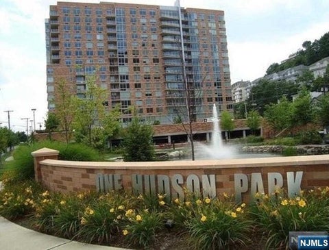 Photo of 1611 Hudson Park, Edgewater, NJ 07020 (MLS # 26037415)