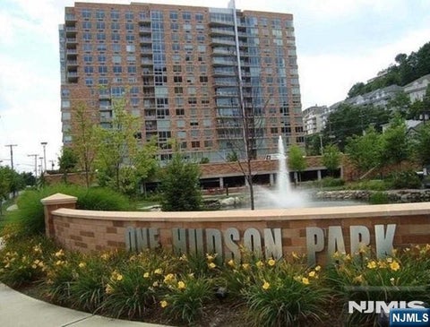 Photo of 1611 Hudson Park, Edgewater, NJ 07020 (MLS # 26037415)
