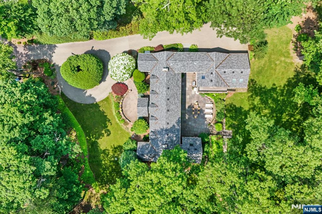 67 Forest Road, Tenafly, New Jersey - 5 Bedrooms  
4 Bathrooms  
12 Rooms - 