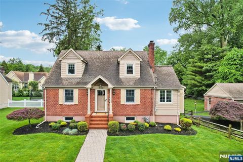 789 Woodland Avenue Oradell NJ 07649
