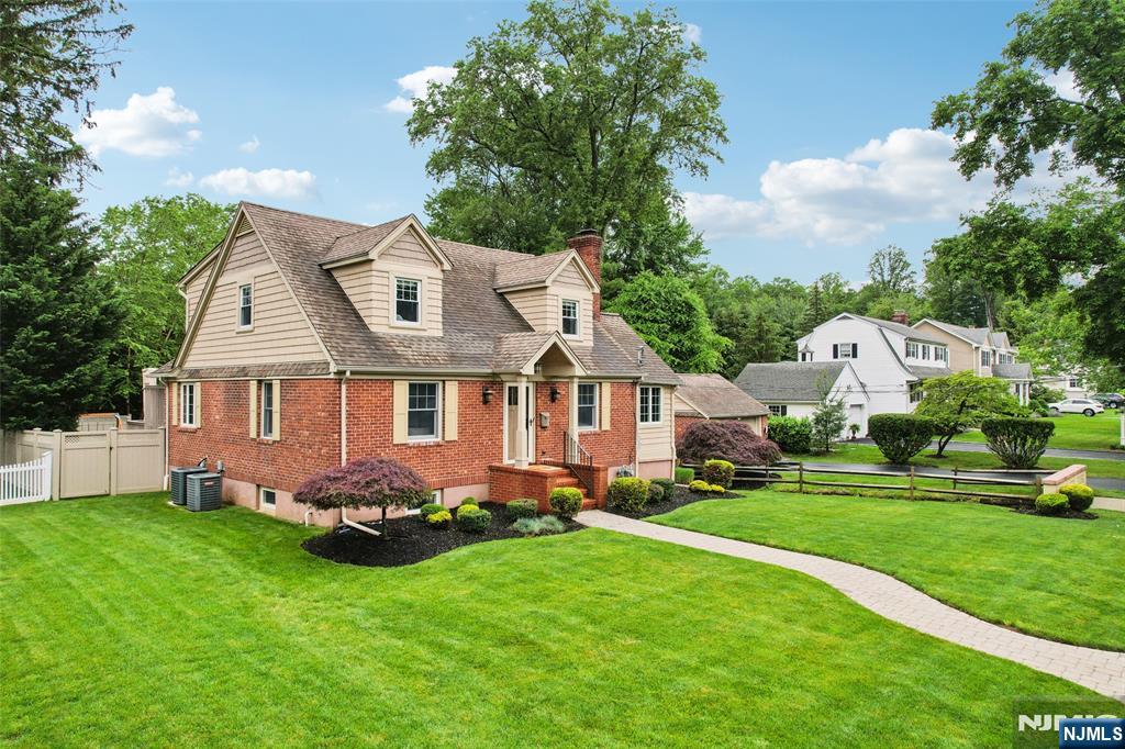 789 Woodland Avenue