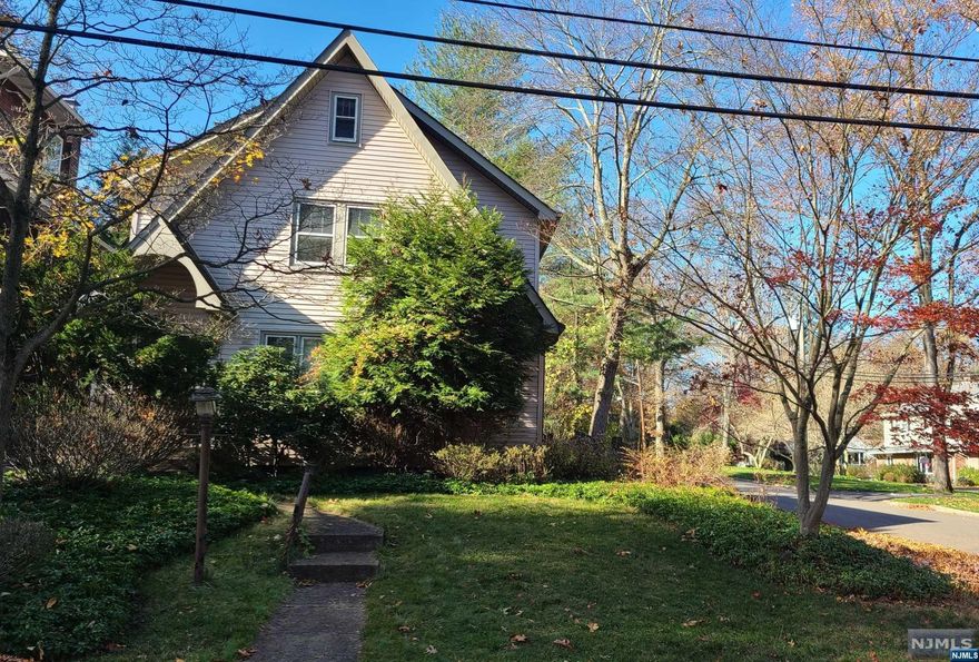Colonial house in desirable street. Nature center, Close to schools and library . NYC Transit. Driveway easement. Strictly "As is"