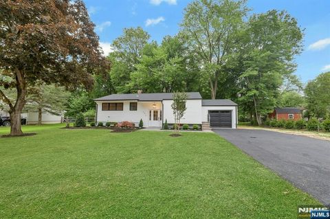 Photo of 282 Spring Valley Road, Park Ridge, NJ 07656 (MLS # 26019349)