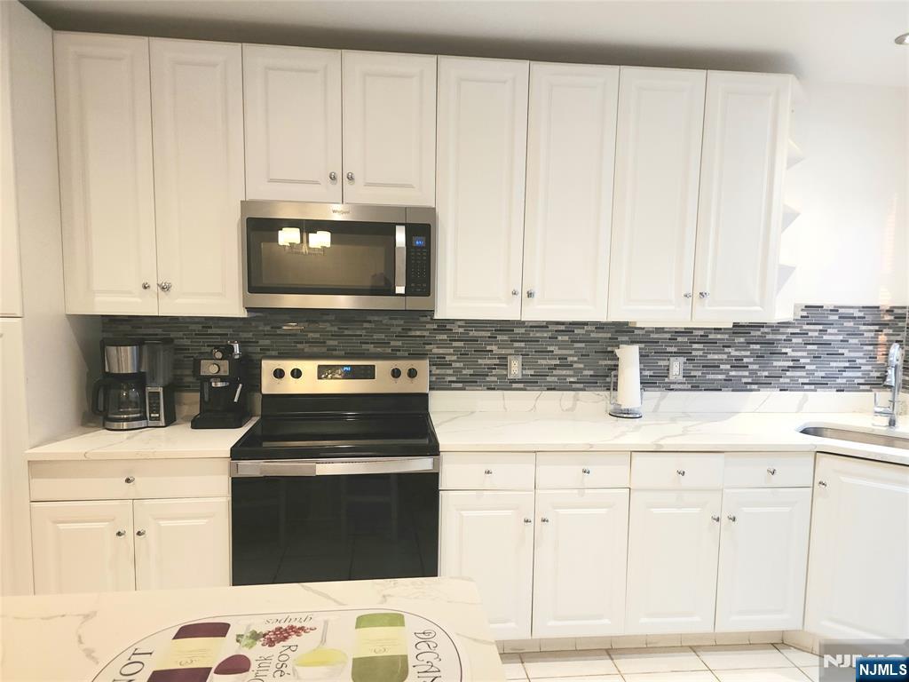 8915 Bergenwood Avenue 61