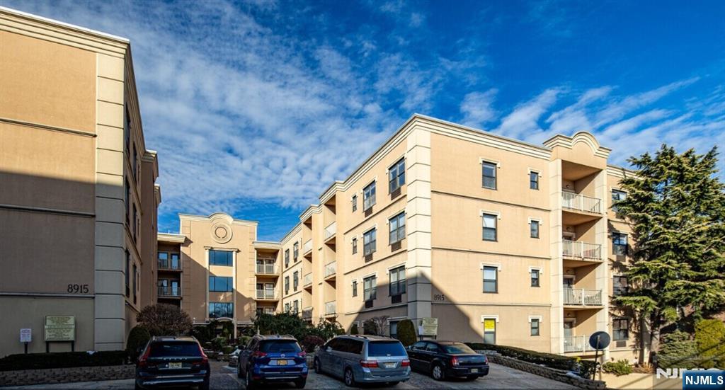 8915 Bergenwood Avenue 61