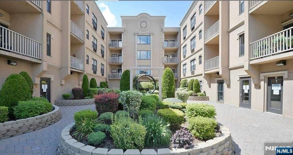 8915 Bergenwood Avenue 61