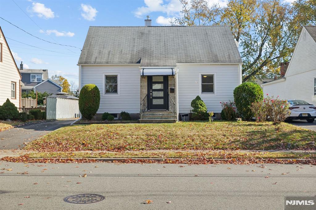 Rental Property at 2013 Prospect Ave, Fair Lawn, New Jersey - Bedrooms: 3 
Bathrooms: 2 
Rooms: 10  - $3,900 MO.