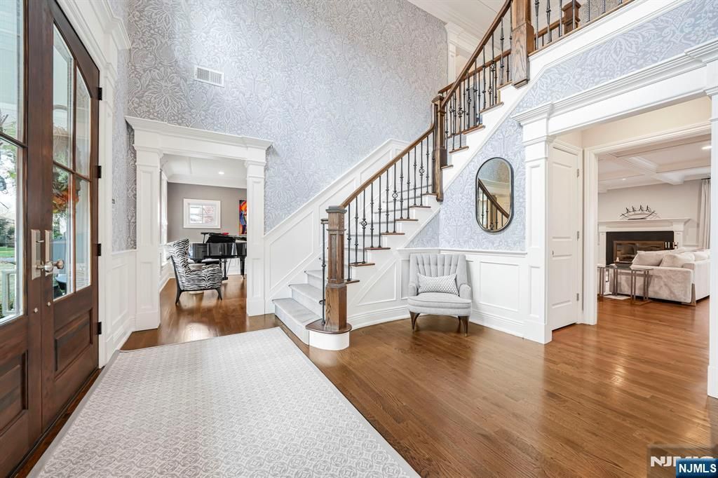 Photo of 582 Cresthaven Road, Wyckoff, NJ 07481 (MLS # 25043184)