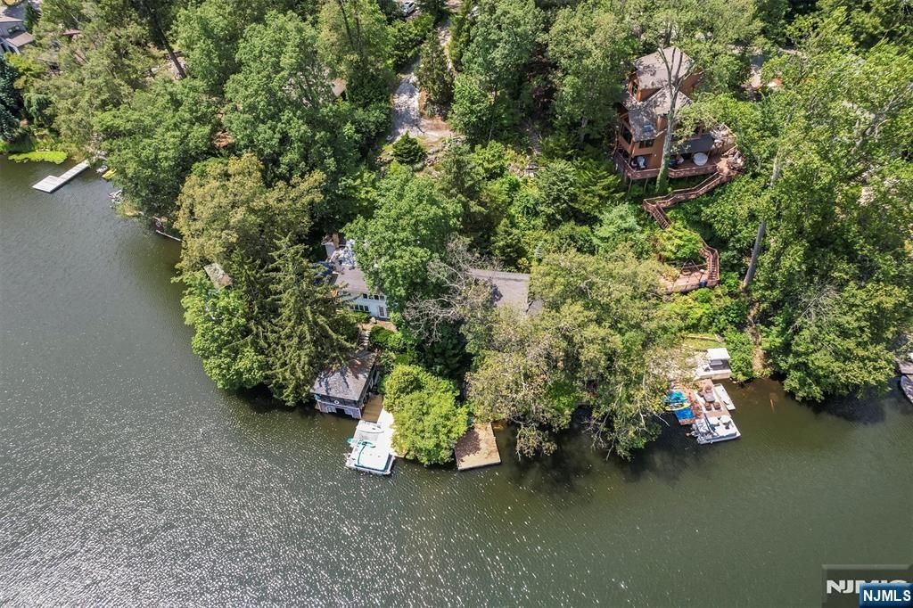 Photo of 151 Pine Tree Road, Bloomingdale, NJ 07403 (MLS # 25035556)