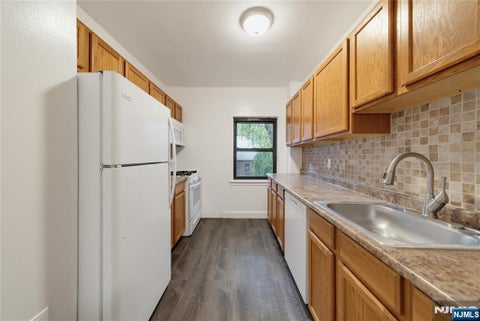 Photo of 81 Chester PL #K2C, Englewood, NJ 07631 (MLS # 26036200)