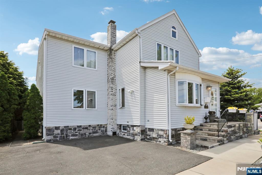 300 Wilson Avenue, Lyndhurst, New Jersey - 5 Bedrooms  
3 Bathrooms  
11 Rooms - 