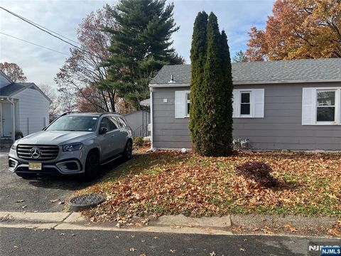 Photo of 14 Fournier Cres, Elmwood Park, NJ 07407 (MLS # 25041086)