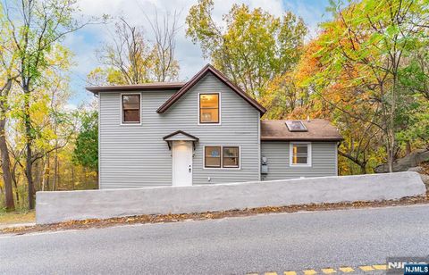 Photo of 292 Macopin Rd, Bloomingdale, NJ 07403 (MLS # 26007450)