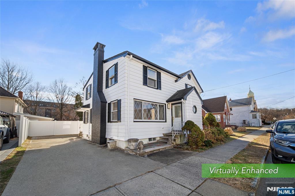 7 Weaver Street, Little Falls, New Jersey - 3 Bedrooms  
3 Bathrooms  
8 Rooms - 
