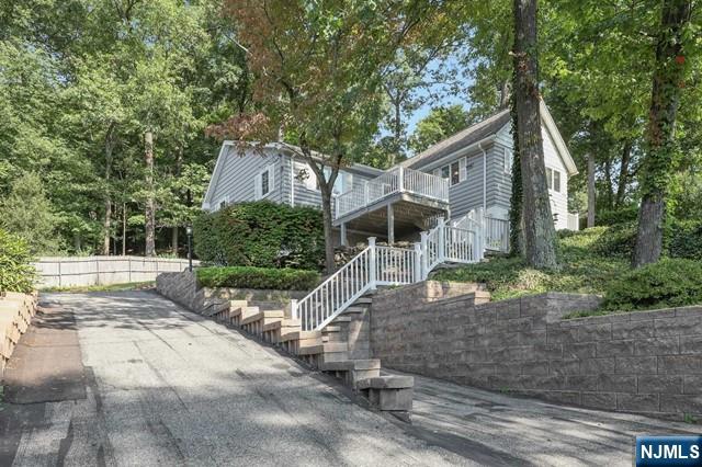 336 Lakeview Ave, Ringwood, New Jersey - 3 Bedrooms  
2 Bathrooms  
6 Rooms - 