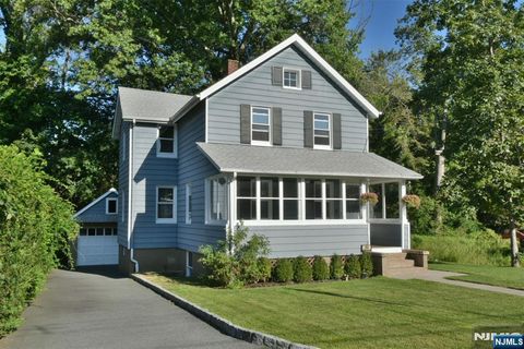 Photo of 36 Hines Avenue, Mahwah, NJ 07430 (MLS # 25037687)