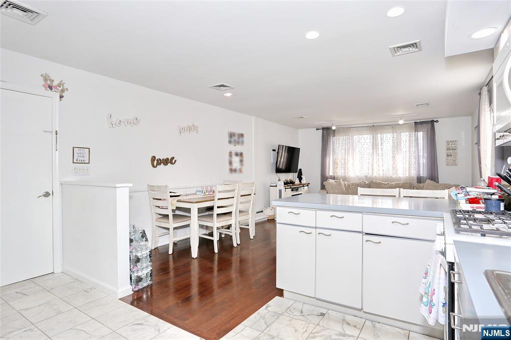 122 Maple Avenue