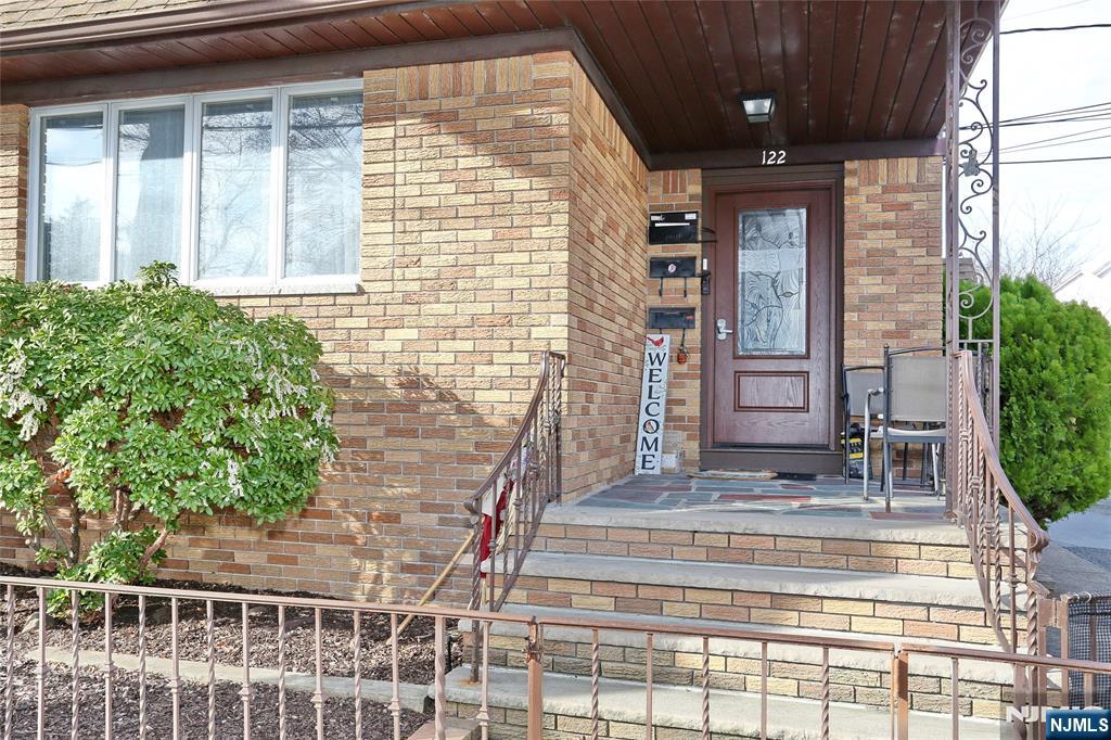 122 Maple Avenue