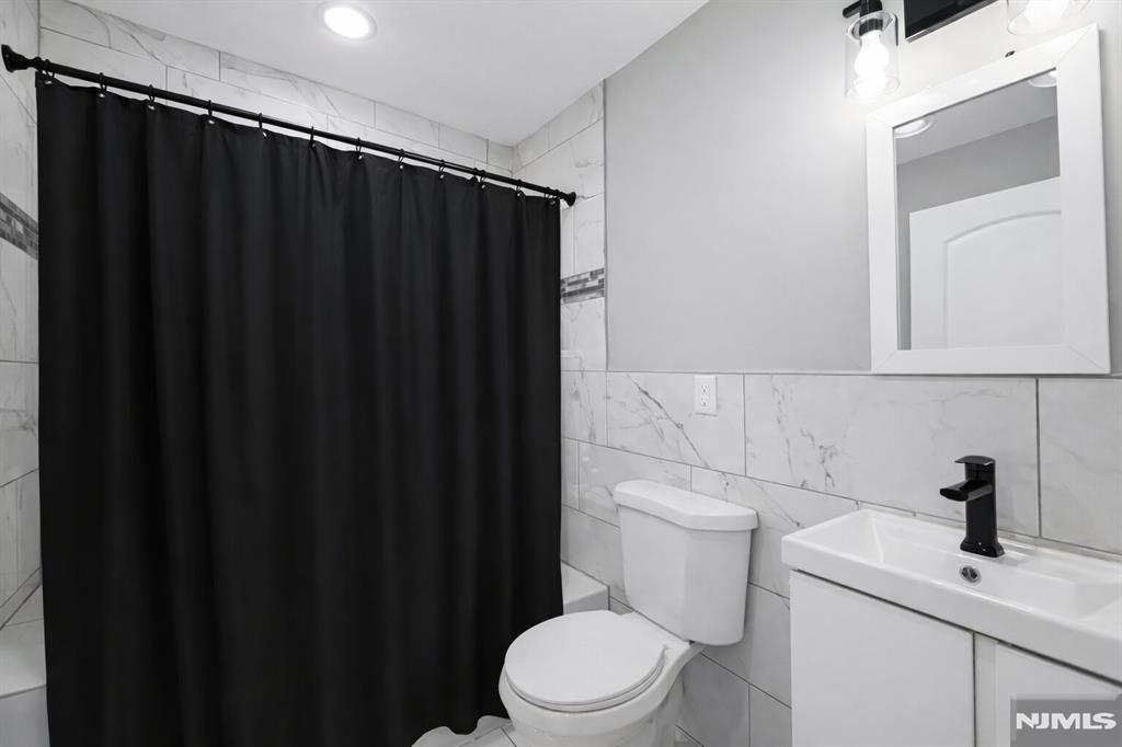 146 Poplar