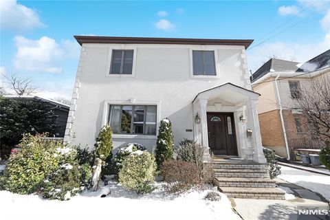 1098 Edgewood Lane Fort Lee NJ 07024