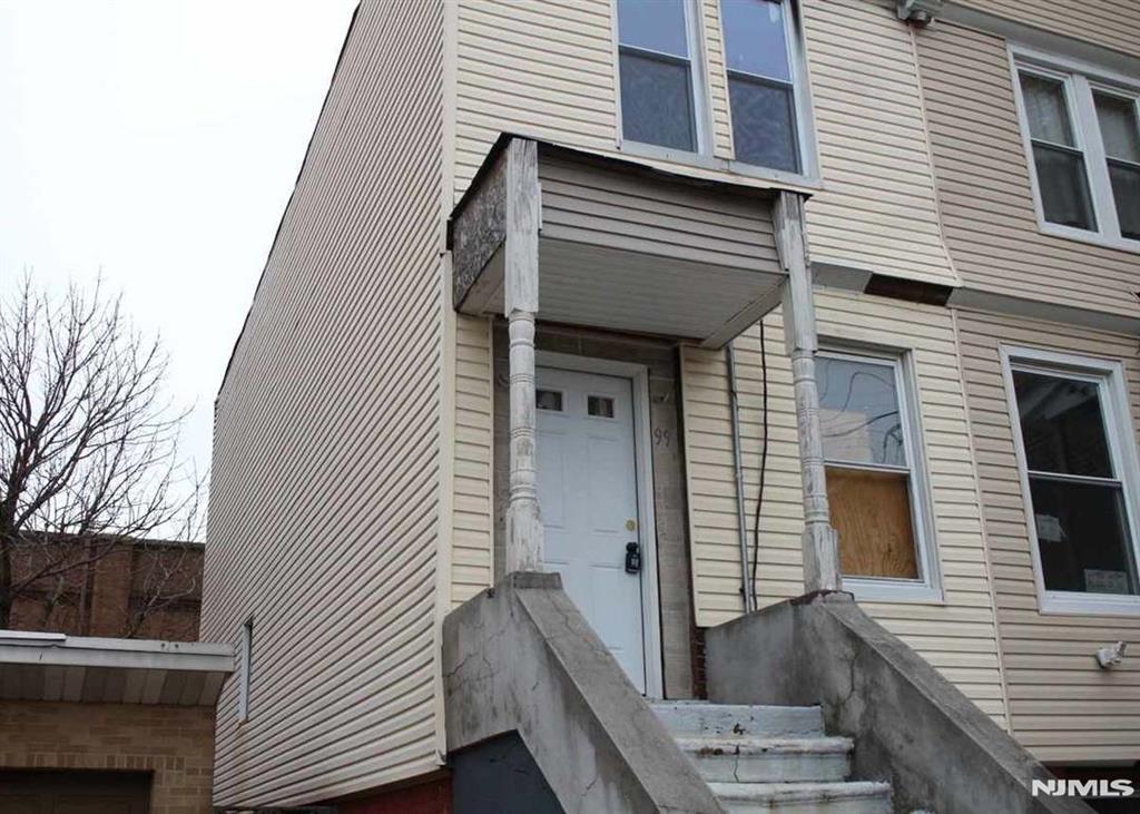 101 Clerk Street, Jersey City, New Jersey - 3 Bedrooms  
2 Bathrooms  
6 Rooms - 