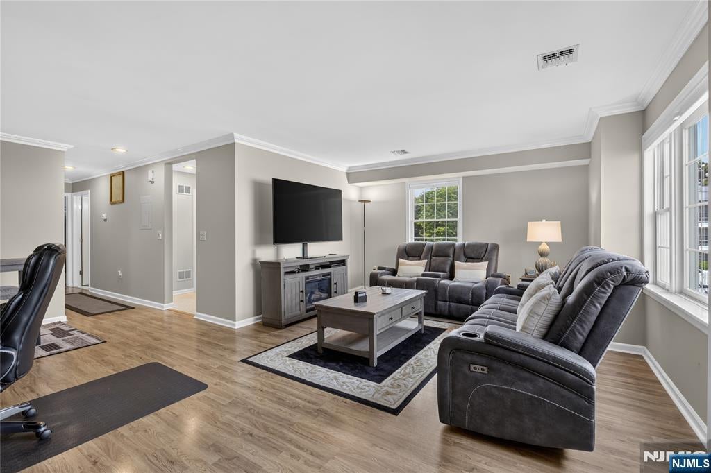 179 Roseland Avenue 12