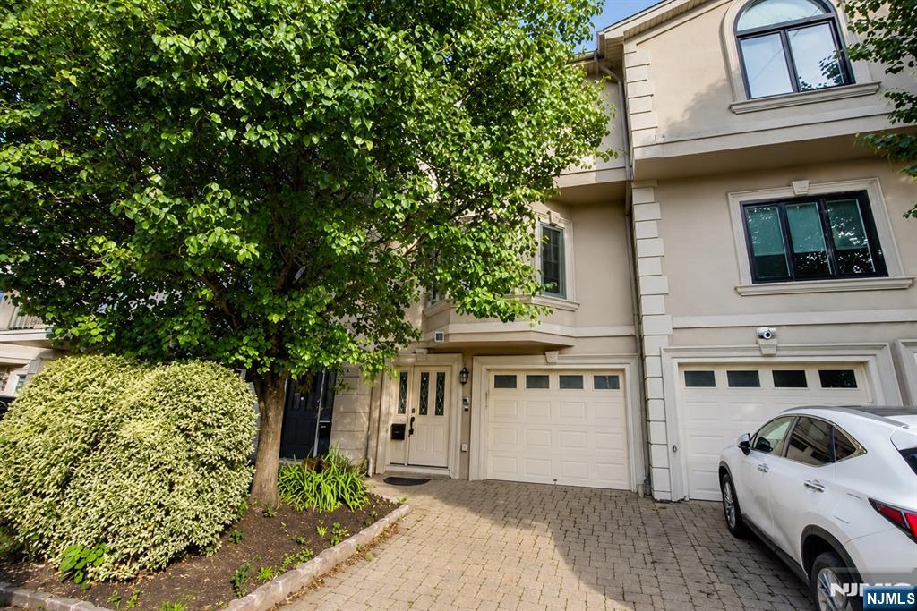 23 Hackensack Avenue