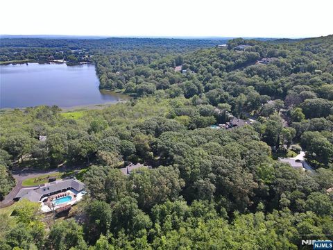 212 Seminole Lane Franklin Lakes NJ 07417