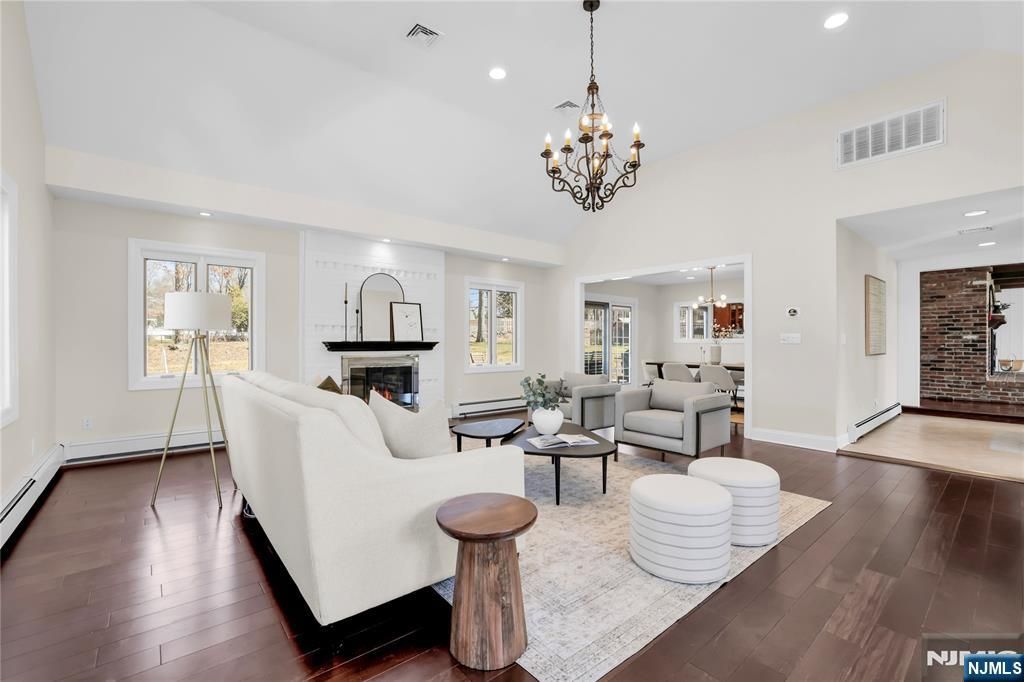 Photo of 15 Candlestick Lane, Upper Saddle River, NJ 07458 (MLS # 26008028)