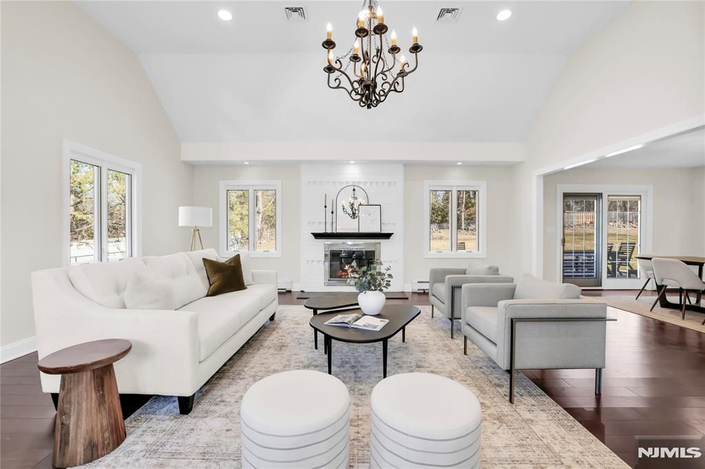 Photo of 15 Candlestick Lane, Upper Saddle River, NJ 07458 (MLS # 26008028)