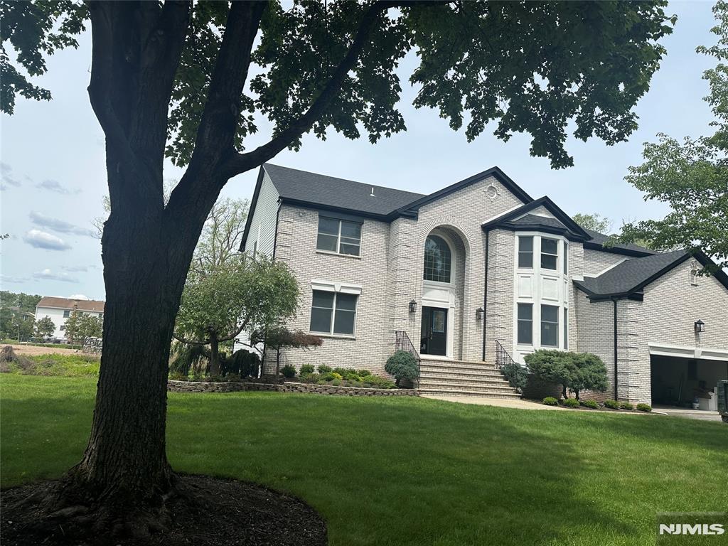 309 Cardinal, Paramus, New Jersey - 5 Bedrooms  
4 Bathrooms  
10 Rooms - 