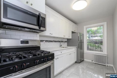 Photo of 140 Englewood #A4, Teaneck, NJ 07666 (MLS # 25044120)