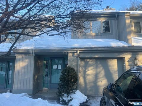 Photo of 599 Apache Court, Mahwah, NJ 07430 (MLS # 26003572)