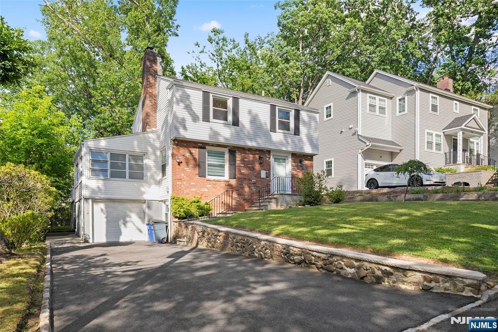 26 W Lawn Road