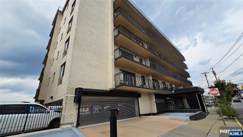 Photo of 233 12th St #1J, Palisades Park, NJ 07650 (MLS # 26034497)